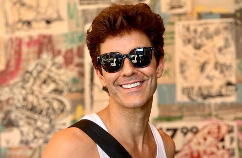 El nuevo tatuaje que se hizo Mariano Martínez en las costillas