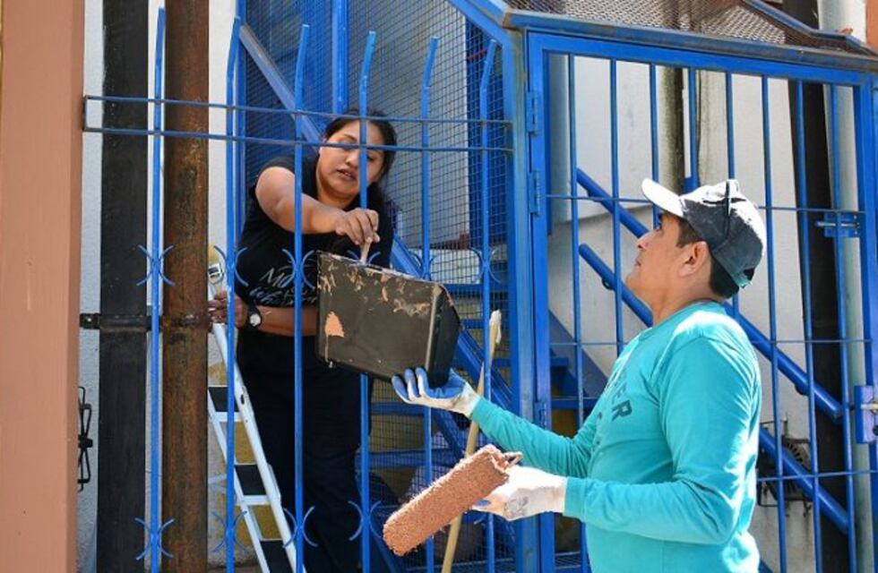 Tripulación del destructor Sarandí pintó la escuela 9