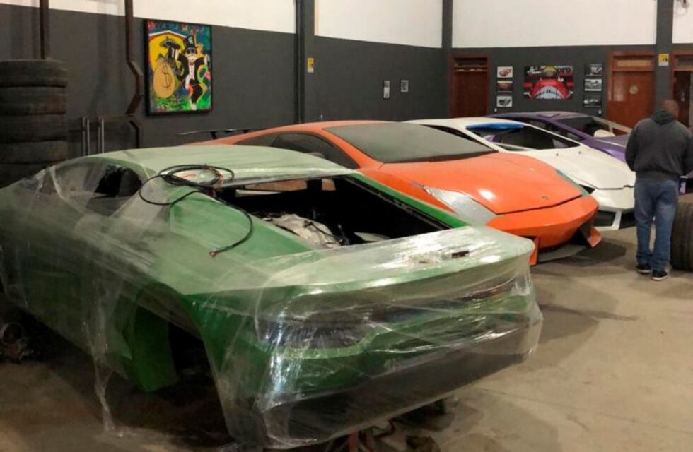 Brasil: desbarataron una fábrica que falsificaba autos Ferrari y Lamborghini
