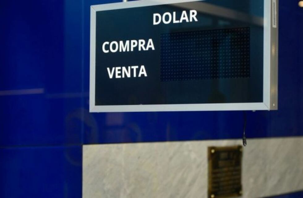 El dólar volvió a subir, pero ¿qué pasa que no se puede comprar?