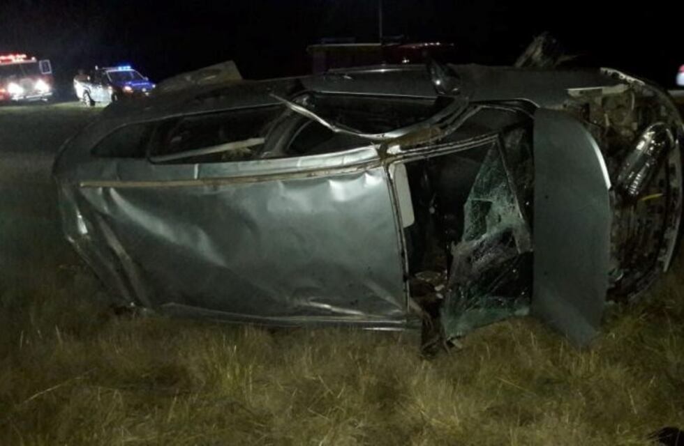 Vuelco en la ruta 3: falleció una joven y buscan al conductor que se fugó