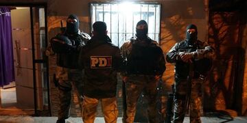 En total hubo 18 allanamientos en domicilios de La Tablada que derivaron en el secuestro de droga y armas\u002E (Min\u002E Seguridad)