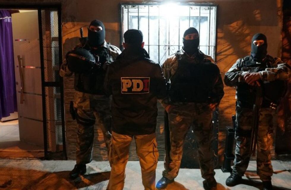 Armas, drogas y detenidos en barrio Tablada tras 18 allanamientos