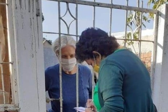 Anotaron a vecinos de San Gerardo para que reciban la vacuna antigripal y contra la neumonía en sus casas\u002E (Mun\u002E de Posadas)