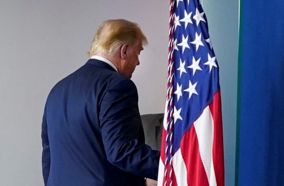 Donald Trump criticó a su propio Gobierno y a Pfizer por no anunciar antes la vacuna