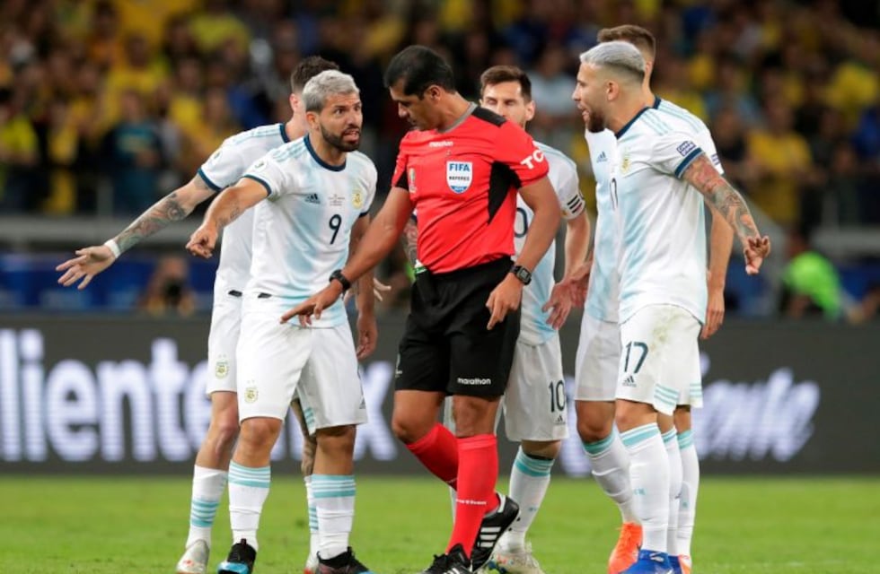 Difundieron la imagen del penal al "Kun" Agüero que la transmisión no mostró