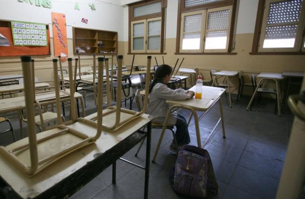 La Provincia redobla la apuesta con los docentes: descuento de días y freno a la titularización