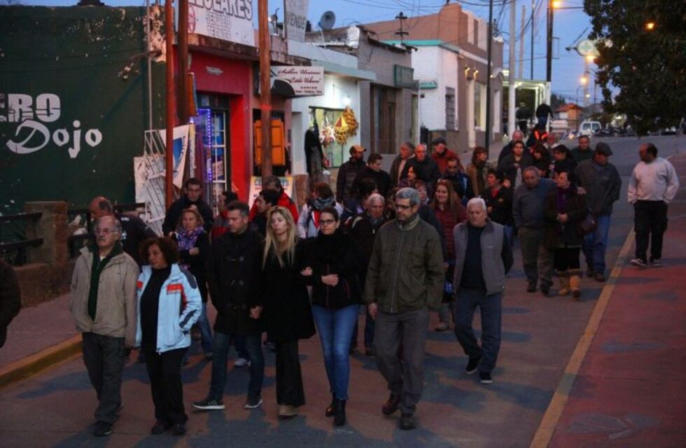Marcha de los vecinos de Tanti para pedir justicia por el crimen de Patricia Saad