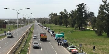 Ruta 12 ingreso autódromo Paraná\nCrédito: UNO