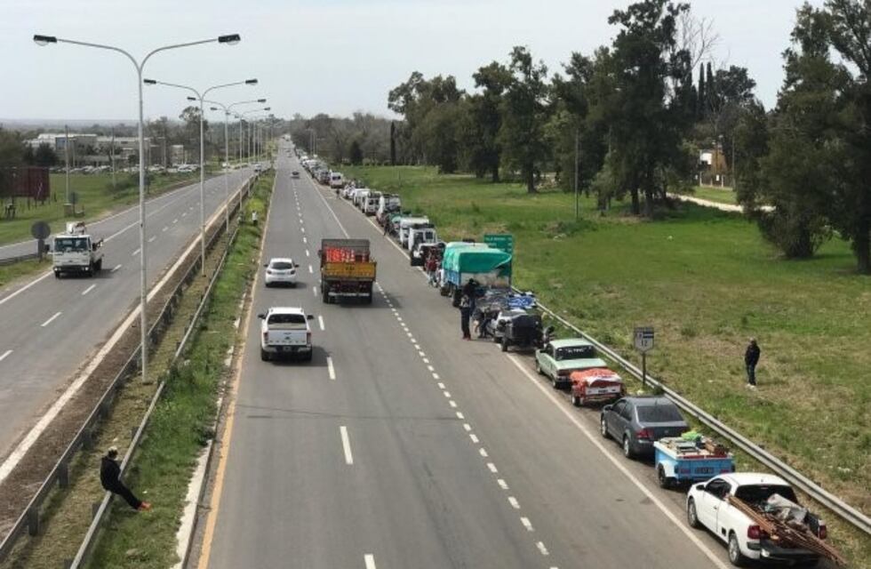 Más de cinco kilómetros de colas para entrar al autódromo de Paraná
