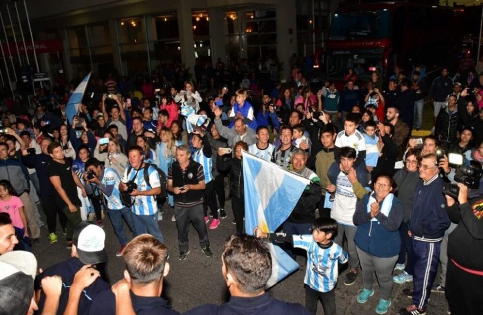 Fiesta en Viedma: así recibieron a Sol de Mayo luego de eliminar a Rosario Central