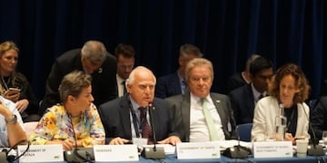 El mandatario apoyó la propuesta que contradice el uso del voto electrónico\u002E (@miguellifschitz)