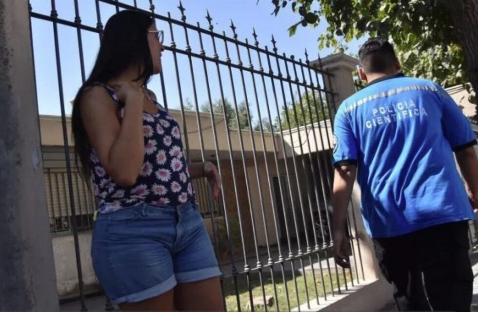 A plena luz del día roban en una casa medio millón: ¿hubo un entregador?