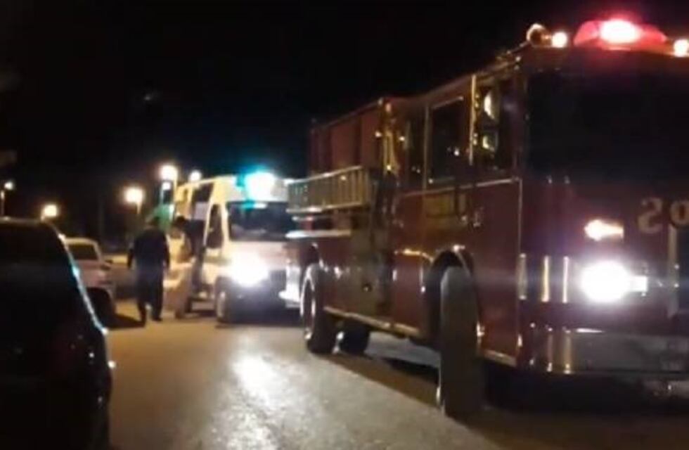 Rescataron a dos personas de un incendio en el barrio Guido de Viedma