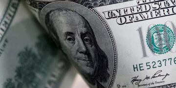 Hoy no abrieron las casas de cambio, pero en la calle ya lo venden a $80