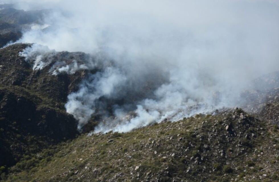 El fuego en Valle Fértil ya arrasó con 1500 hectáreas de las Sierras de las Tumanas