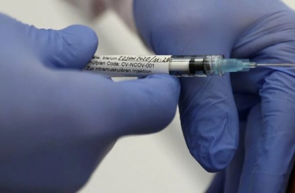 El personal de salud y los mayores de 65 años, los primeros que recibirán la vacuna contra el coronavirus