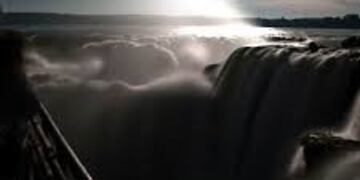 Cataratas del Iguazú bajo la Luna llena\u002E (MisionesOnline)