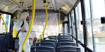 El Municipio verifica que se cumpla con los protocolos de desinfección del transporte público en la vuelta a la fase 3 del aislamiento (Municipalidad de La Plata)