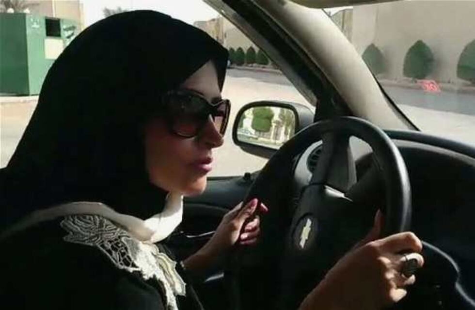 Histórico: Arabia Saudita permitirá que las mujeres manejen automóviles