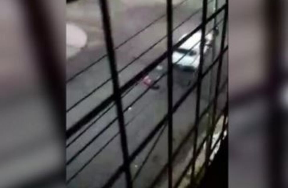 Dramático asalto a una maestra en Avellaneda: se tiró del auto y los delincuentes la arrastraron