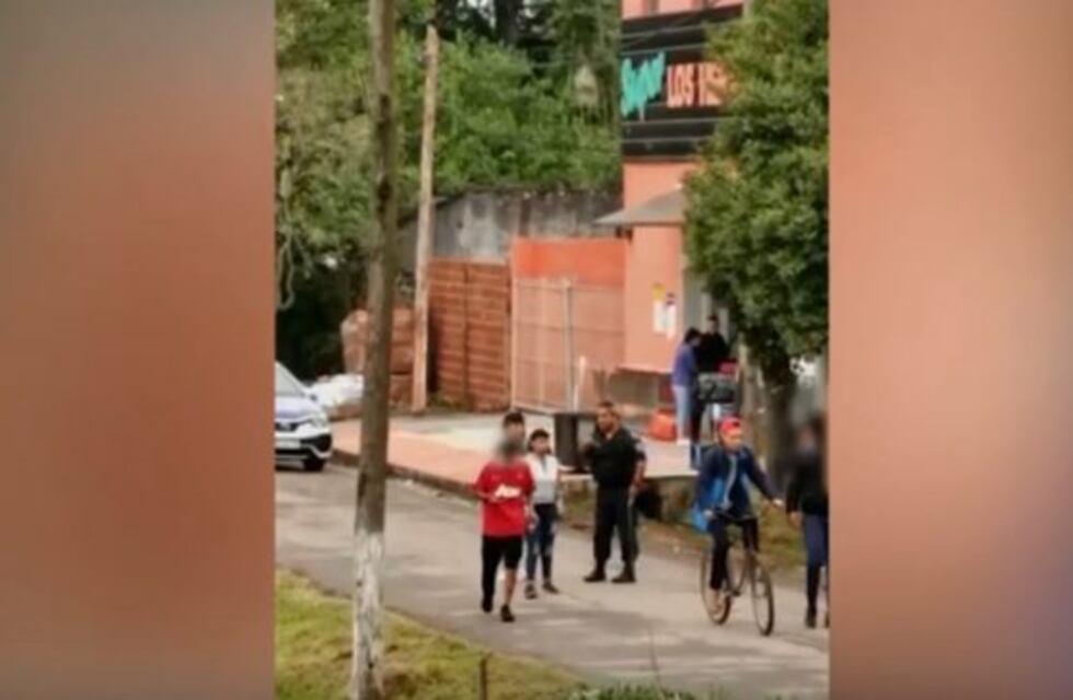 Robaron un supermercado en La Plata y filmaron al policía en el momento que dejaba huir a los ladrones