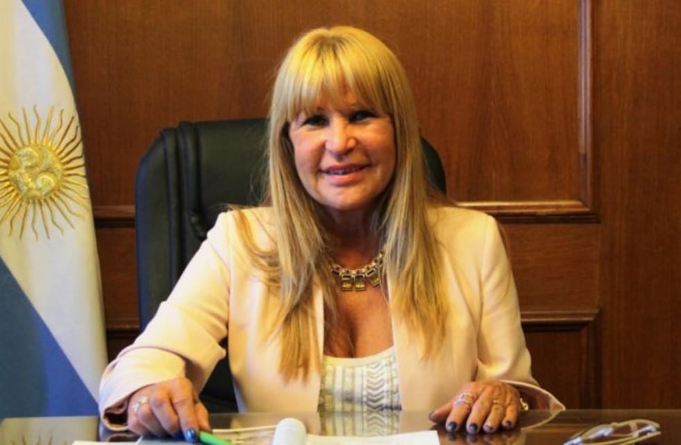 Denunciaron a Ayala por irregularidades en compras y contratos