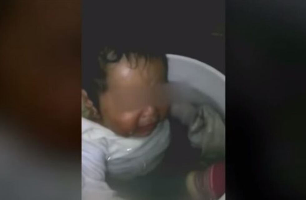 ¡Indignante! Se filmó ahogando a su bebé para vengarse de su ex pareja y padre del menor