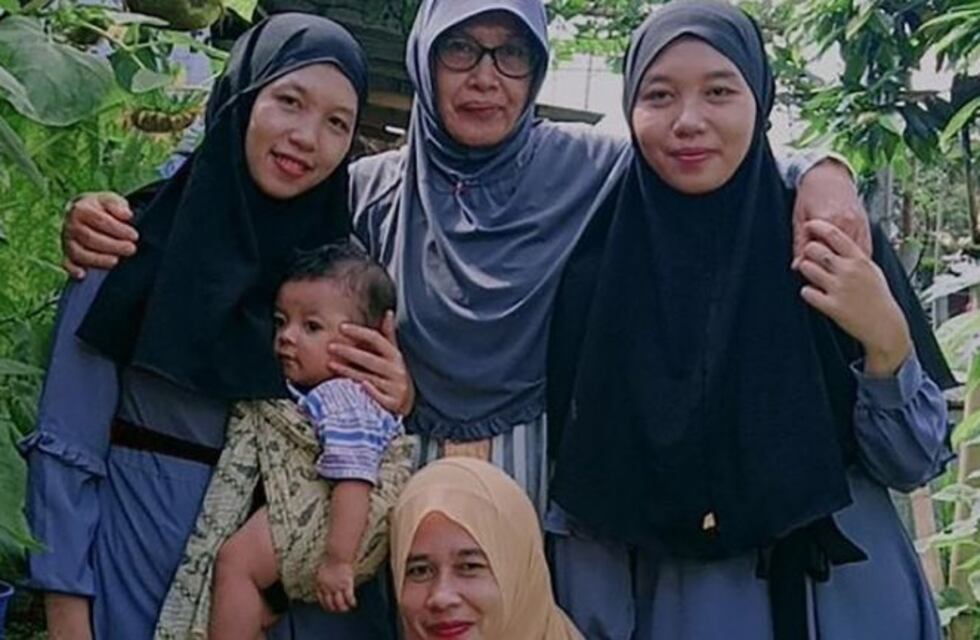 Treni y Trena, las gemelas indonesias que se reencuentran 24 años después gracias a TikTok