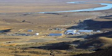 Represas: arribaron al aeropuerto de El Calafate 150 trabajadores
