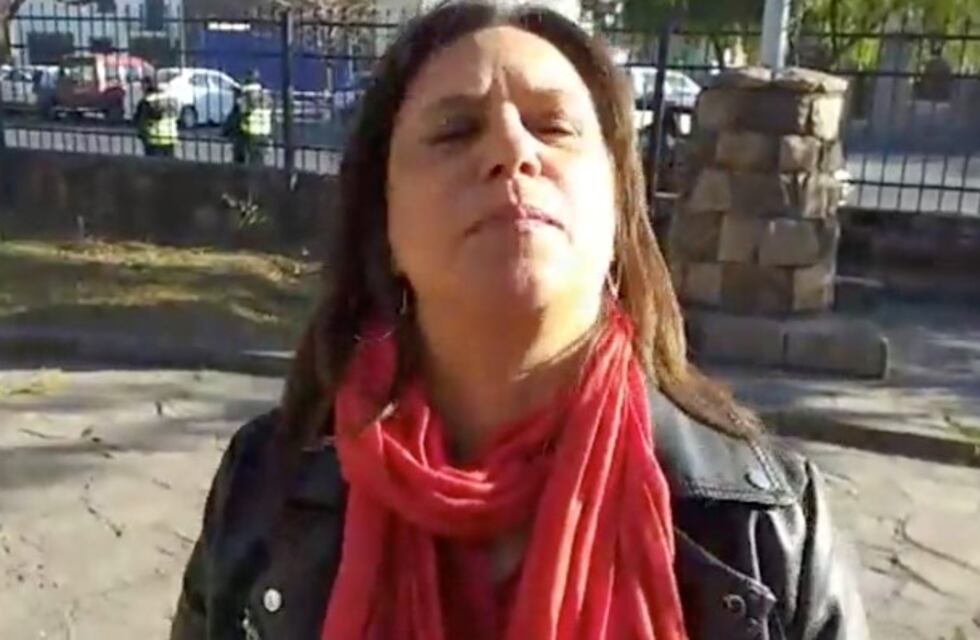 Elia Fernández: "No deja de ser una alegría poder emitir el voto"