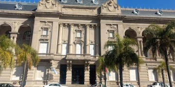 Empleados públicos de Santa Fe recibirán 3 mil pesos extras en agosto\u002E (Archivo)