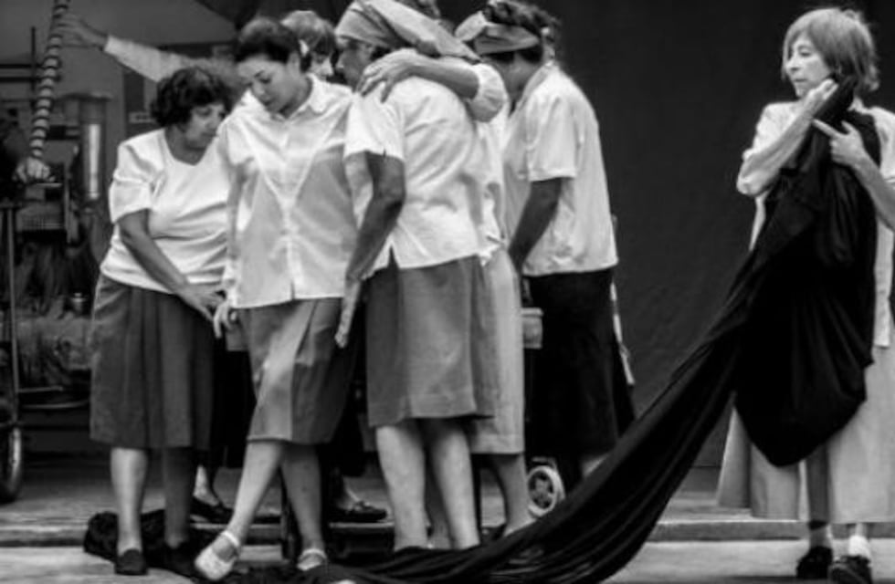 En el Día de la Mujer, presas de Bouwer representaron a obreras textiles