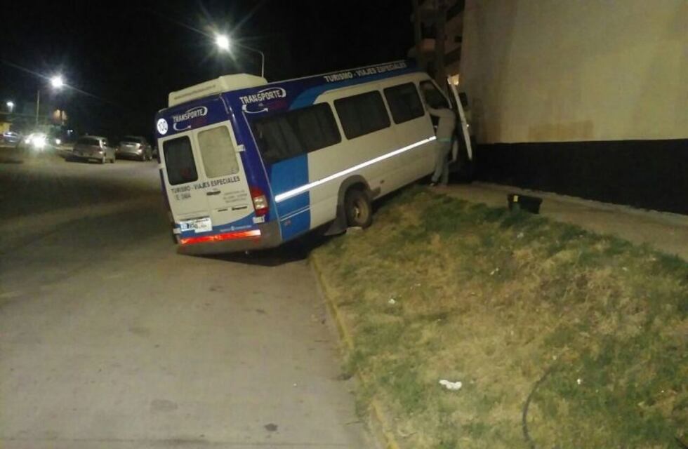 Chofer de un colectivo se descompensó, chocó y murió, en Río Cuarto