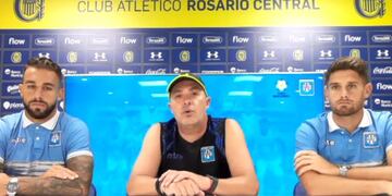 El DT de Estudiantes de Río Cuarto dio una conferencia de prensa junto a Maffini e Ibrahin Hesar.