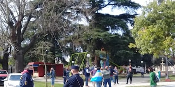 Movilización de comerciantes de Gualeguaychú\nCrédito: Vía Gualeguaychú