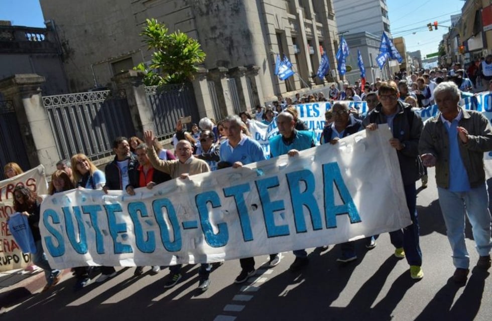 Suteco instalará una carpa blanca frente Casa de Gobierno
