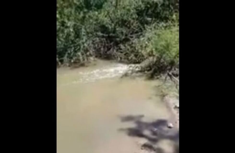 Denuncian derrames cloacales en un arroyo de Villa General Belgrano