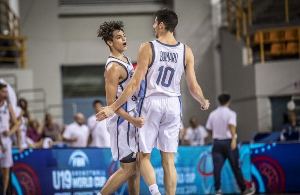 Con Leandro Bolmaro en cancha la selección argentina le ganó al local Grecia en su tercer juego