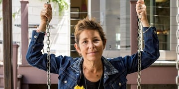 Author Amy Krouse Rosenthal poses for a photo Aug. 1, 2016, in Chicago. Rosenthal, a popular author, filmmaker and speaker who brightened lives with her wide-eyed spirit and broke hearts when she wrote of being terminally ill and leaving behind her husban