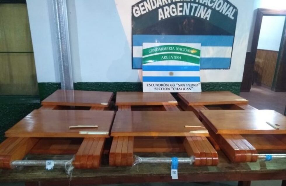 "Falsos carpinteros": atrapan a narco peruana que llevaba mesas rellenas con cocaína