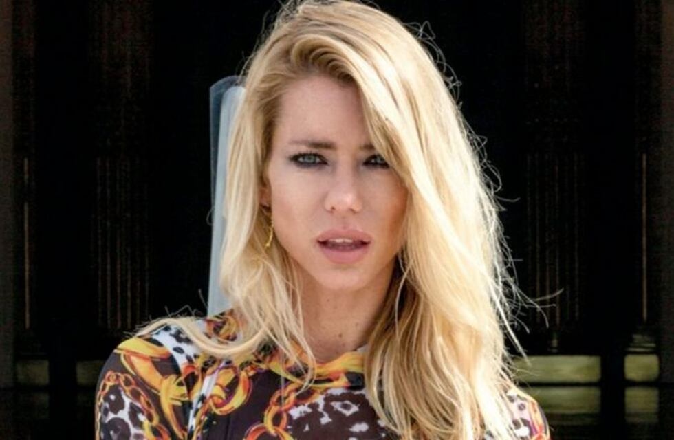 Nicole Neumann compartió el backstage de una producción de fotos con lencería de encaje y transparencias