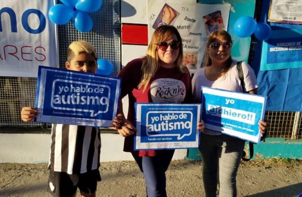 El Paseo Aníbal Forcada se vistió de Azul