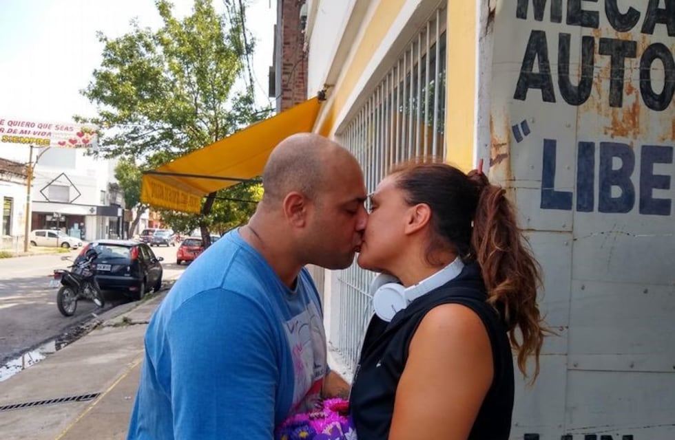 San Valentín santafesino: convocó a los medios para que lo ayuden a reconquistar a su esposa