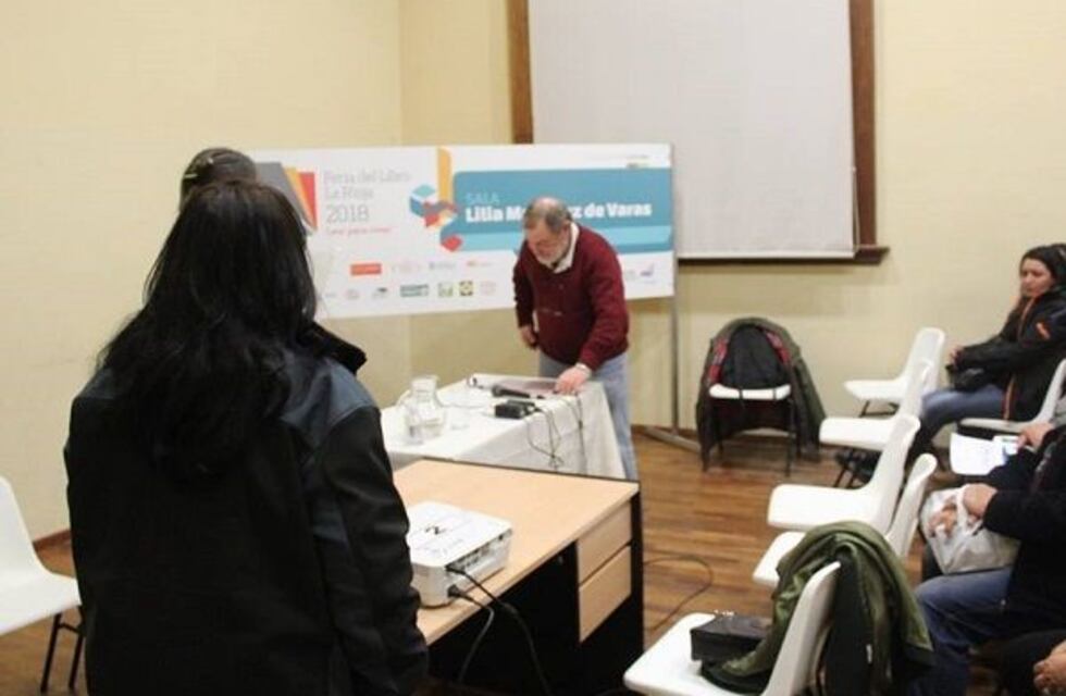 Asambleístas increparon al ex asesor de la Osisko y abandonó una conferencia