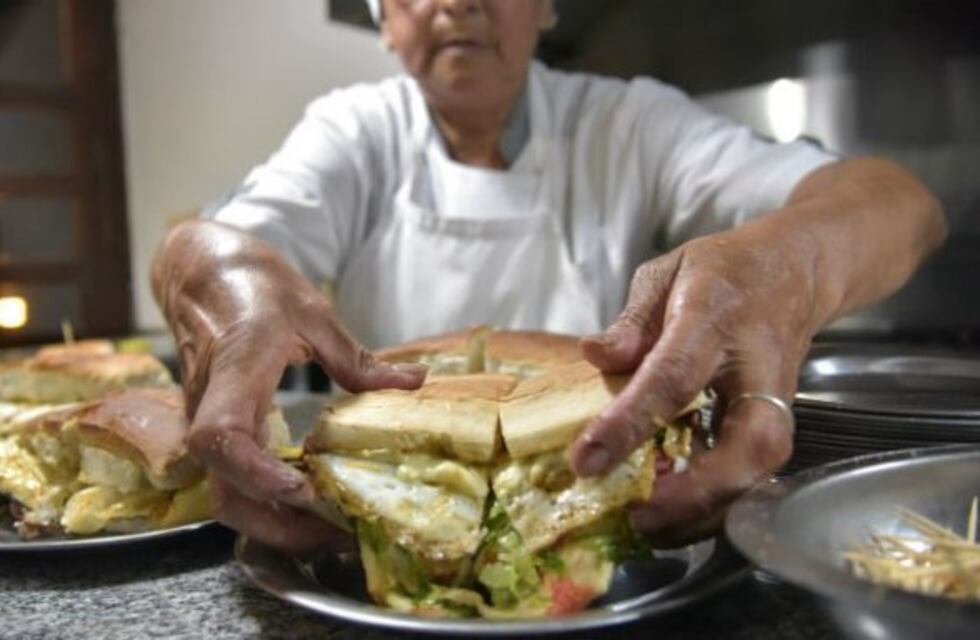 Ganá una cena completa para dos personas en El  Candil