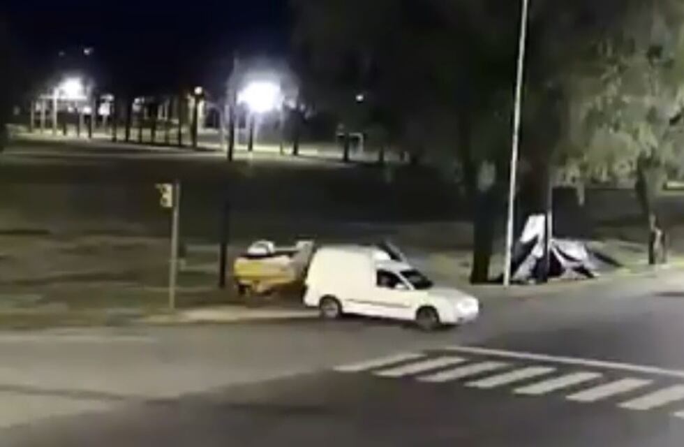 Video: ladrones vieron una lancha, buscaron un utilitario, la engancharon y se la llevaron