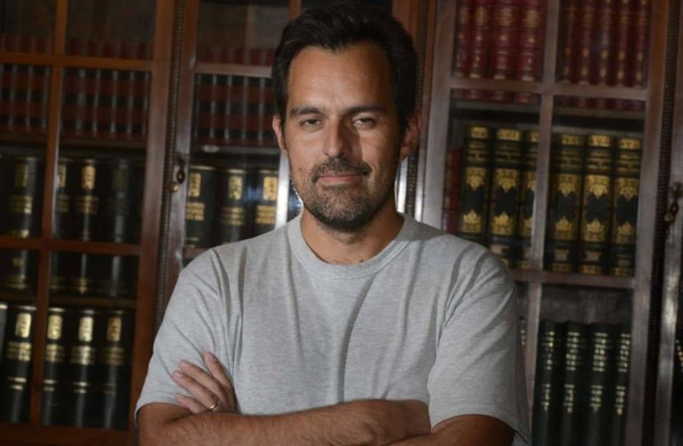 Con 43 años busca a su madre biológica