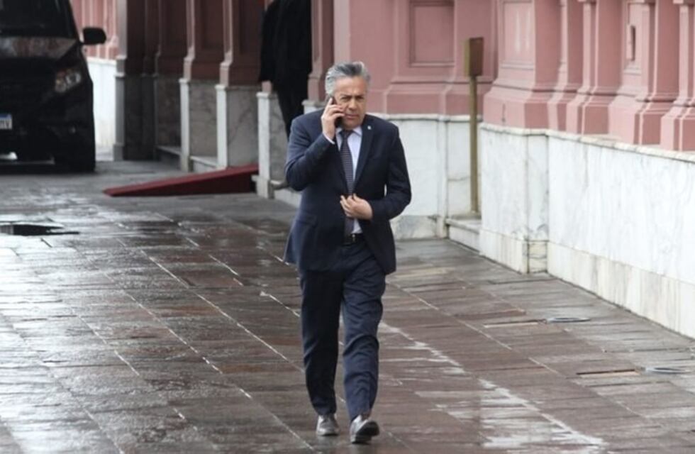 Cornejo dejará Casa de Gobierno con casi 10 mil empleados públicos menos