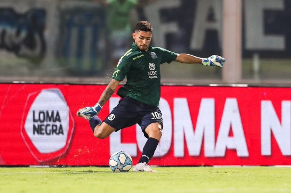Bustos, un 10 en el arco frente a San Lorenzo\u002E
